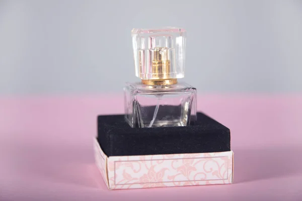 Perfume Mujer Mesa Rosa — Foto de Stock