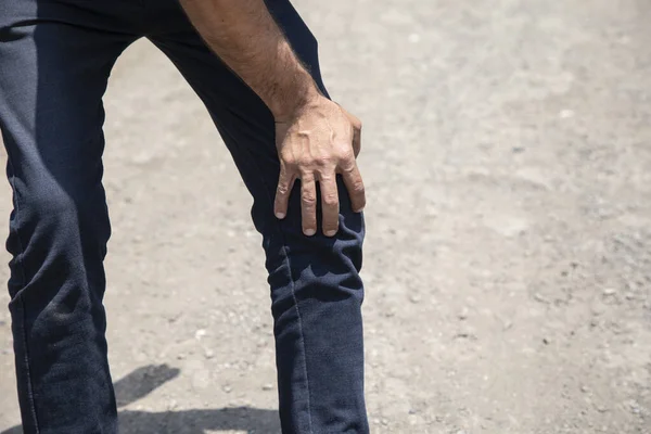 Man Hand Ache Knee Outdoor — 스톡 사진