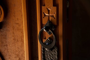 # Kilisenin kapısı açıldı # # Işık retro styl ile #