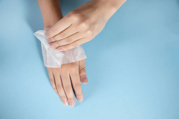 Woman Cleaning Hands Napkin Table — Stock Photo, Image