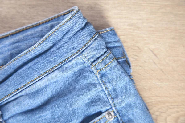 Jeans Blu Sullo Sfondo Legno — Foto Stock