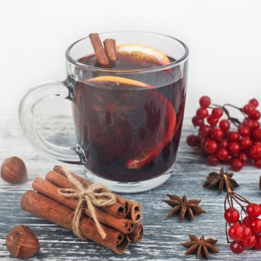 mulled şarap ve baharatlar