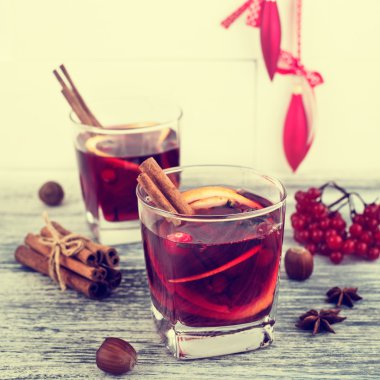 mulled şarap ve baharatlar