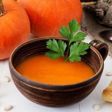 Rustik kupa balkabağı çorbası