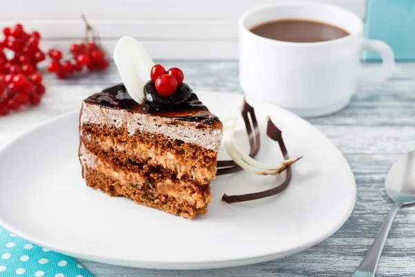 Шоколадний торт і чашка кави — стокове фото