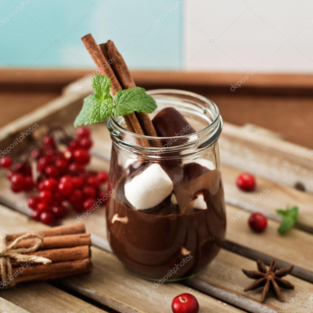 Kızılcıklı ve Çikolatalı Kareler Kızılcıklı ve Çikolatalı Kareler