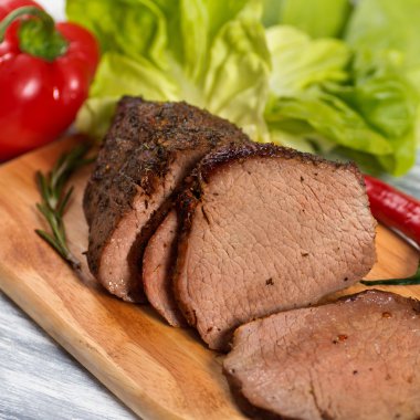 Biber, kırmızı biber, biberiye ile pişmiş et