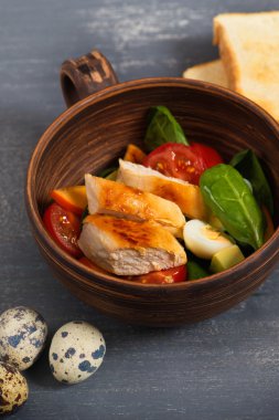 Kiraz domates ve ıspanak Tavuk salatası