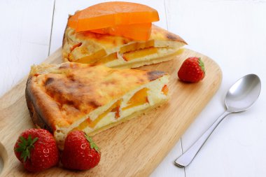 Trabzon hurması ile pasta