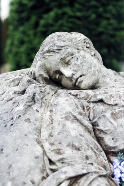 Old statue on grave in the Lychakivskyj cemetery of Lviv, Ukrain — Stock Photo, Image