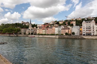 Lyon şehir yaz aylarında Saone nehirde. Fransa.