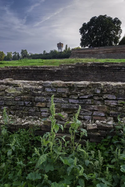 イタリアのフェラーラの壁（イタリア語: Le Mura） — ストック写真
