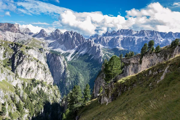 Italienska Alperna i val badia, naturpark med puez-odle — Stockfoto