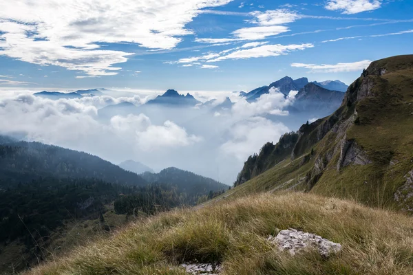 Italian dolomites during a sunny day with a sea of clouds — Stock Photo, Image