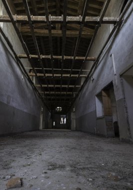 Şehir terk edilmiş bir tımarhanede iç