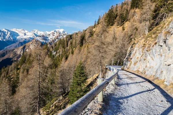 Dolomites au début de l'hiver avec un peu de neige — Photo