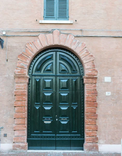 Ancient architecture in the downtown of Ferrara — Stock Photo, Image