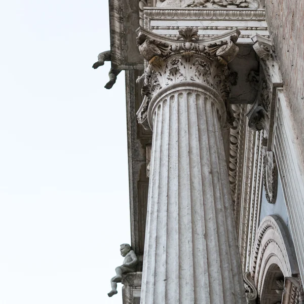 Ancient architecture in the downtown of Ferrara — Stock Photo, Image