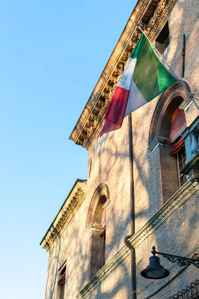 Antike renaissance-gebäude im zentrum von ferrara — Stockfoto