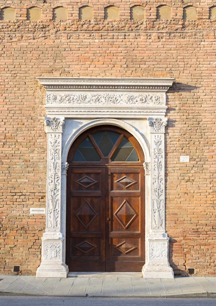 Bellissima architettura nel centro di Ferrara — Foto Stock