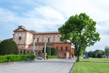 Certosa Ferrara, şehrin eski mezarlık