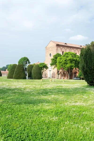 费拉拉，城市的古老的墓地 certosa — 图库照片