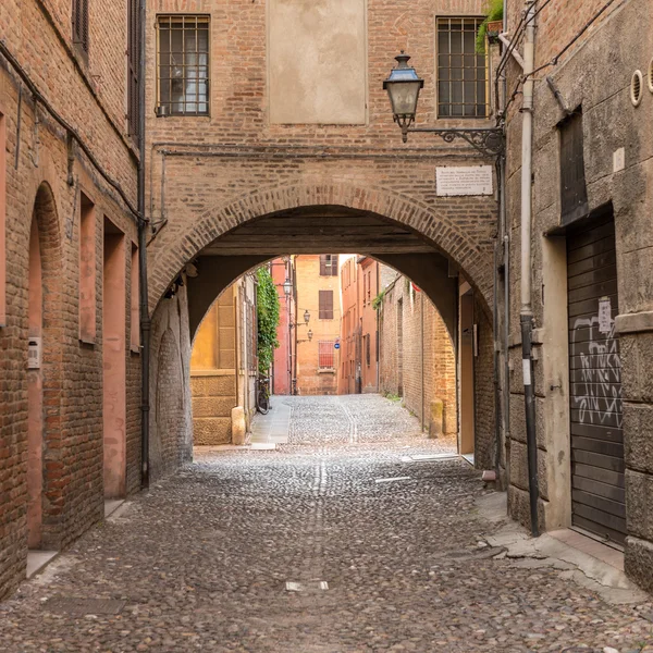 Antigua calle medieval en el centro de Ferrara —  Fotos de Stock