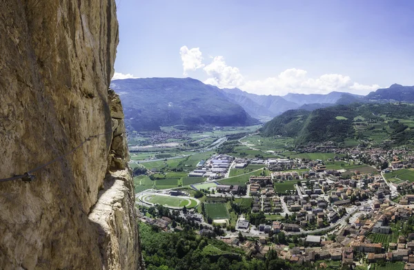 Kletterabenteuer in den italienischen Bergen am Gardasee — Stockfoto