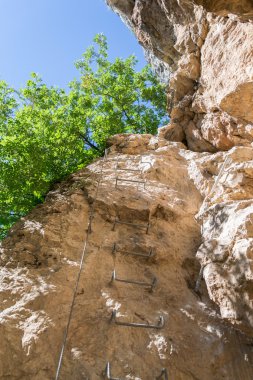 Garda Gölü yakınındaki İtalyan dağlarda tırmanma macera