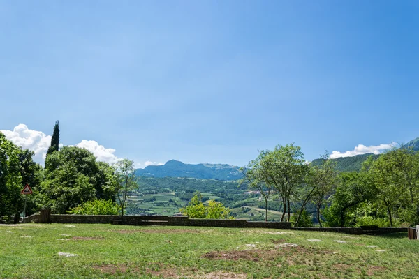 Italian north landscape with vineyards near the Garda Lake — Stock Photo, Image