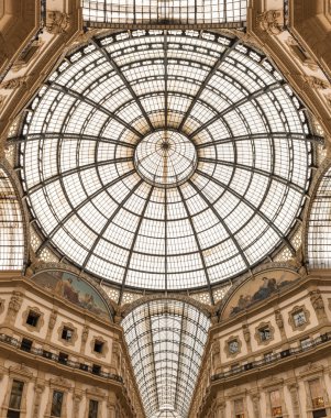 Milano 'daki Vittorio Emanuele II galerisi