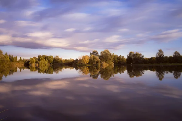 Общественный парк на закате в городе Феррара — стоковое фото