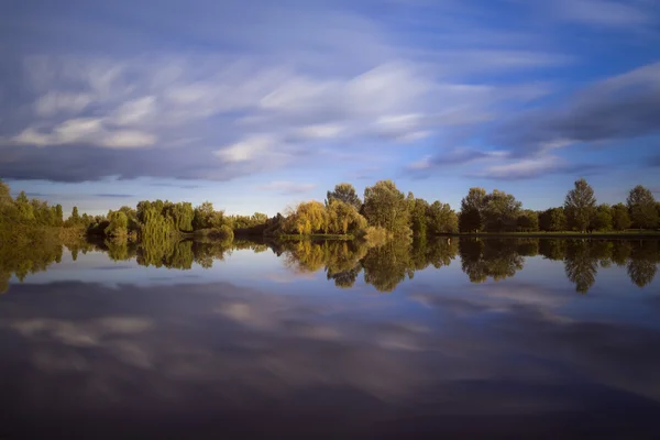 Veřejný park při západu slunce ve městě Ferrara — Stock fotografie