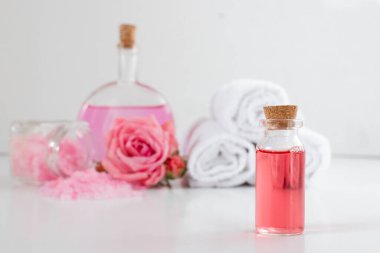 Cam kavanoz kozmetik ve parfümler. spa tedavileri