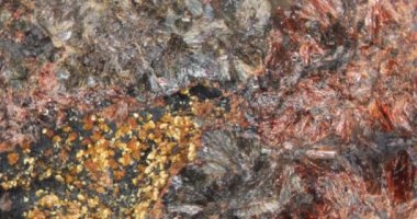 Eleonorite ve Kakoxen mineralleri