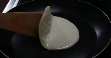 Lezzetli gözlemeler tavada