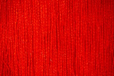 Dikiş dikmek için sicim sarılmış.