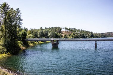 Kurak dönemlerde Siegerland 'daki Breitenbach barajı