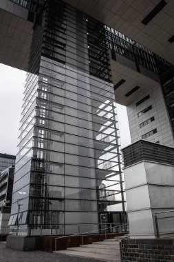 Köln 'deki ünlü vinç evleri