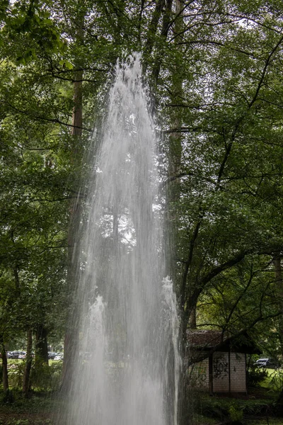 Fuente Con Fuentes Agua Estanque — Foto de Stock