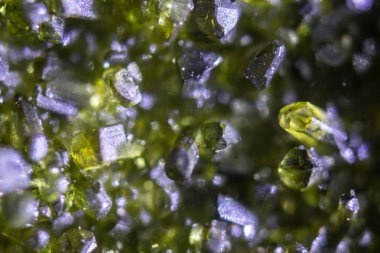 Yunanistan 'dan gelen Adamin kristalleri mikroskop altında