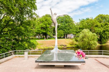 Anıt ünlü Letonca bale dansçısı Maris Rudolfs Liepa.
