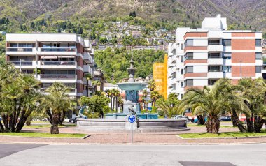 Çeşme Meydanı Pedrazzini, Locarno, İsviçre içinde Giovanni Pedrazzini adanmış