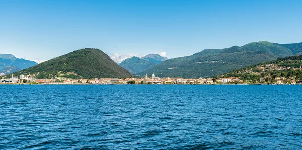 Panoramic view to Verbania Intra on lake Maggiore. — Stock Photo, Image