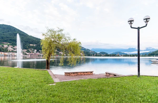 Krajobraz z jeziorem Lugano. — Zdjęcie stockowe