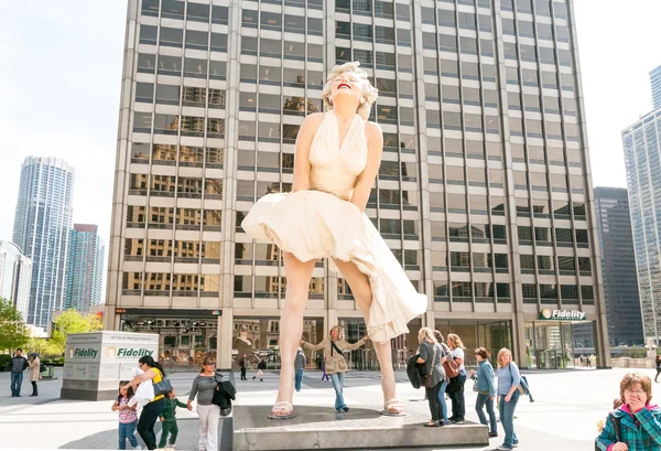Forever Marilyn Monroe Sculpture along Michigan avenue of Chicago — Stock Photo, Image