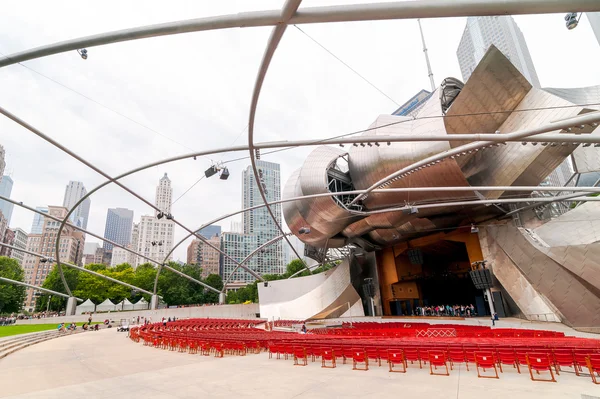 Jay Pritzker Pavilion in Millennium Park at Chicago downtown. — Stock Photo, Image