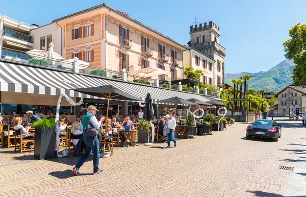 Ascona situado en la orilla del Lago Mayor, Ticino, Suiza . — Foto de Stock