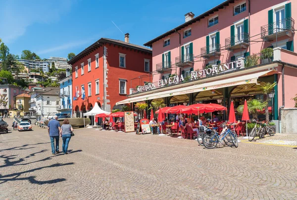 Ascona situado en la orilla del Lago Mayor, Ticino, Suiza . — Foto de Stock