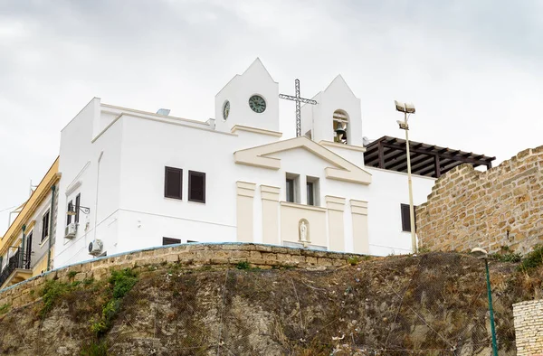 意大利西西里巴勒莫省Terrasini海边的一座白色小教堂 — 图库照片